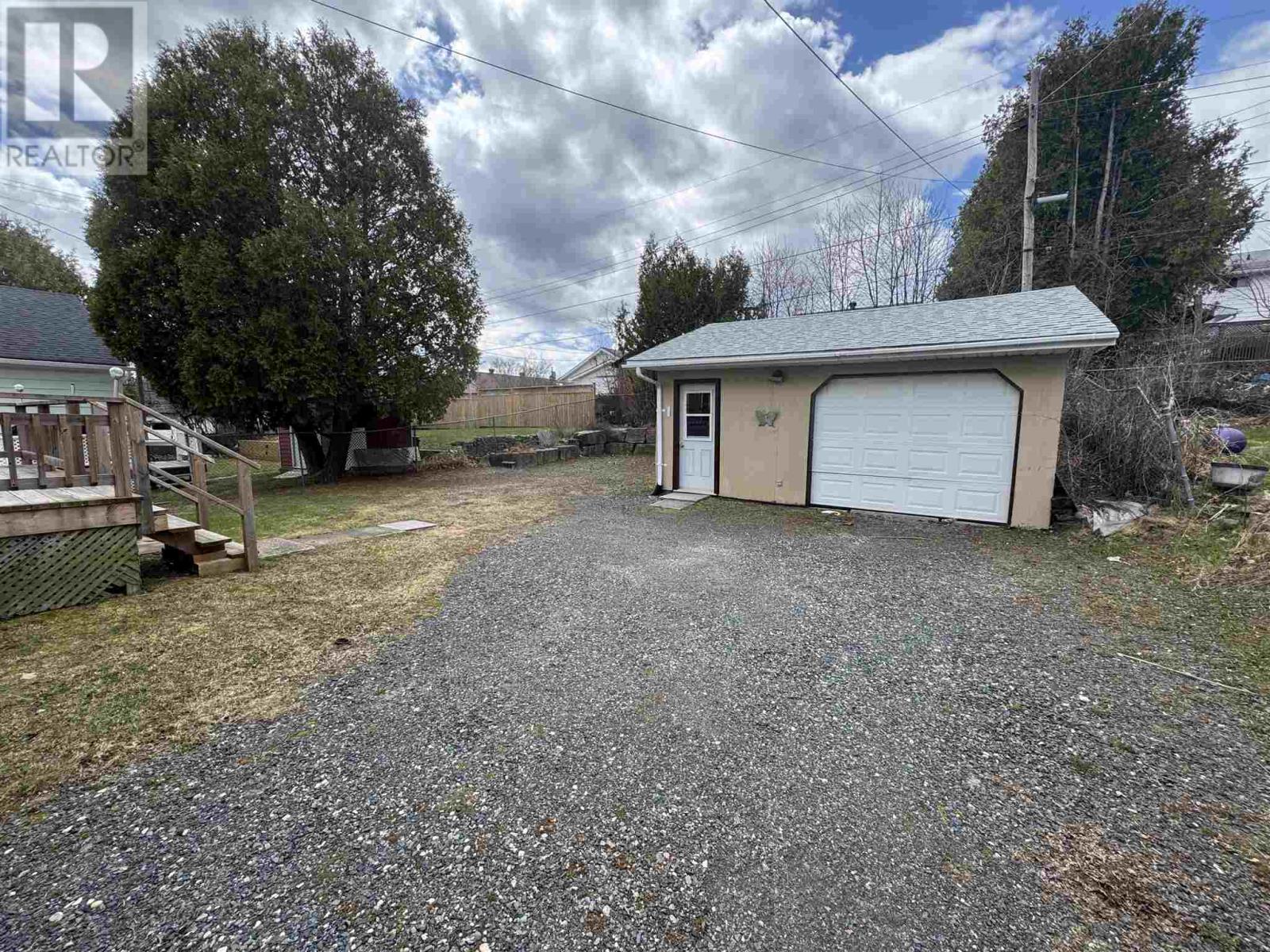 70 Roman Ave, Elliot Lake, Ontario  P5A 1S1 - Photo 5 - SM261028