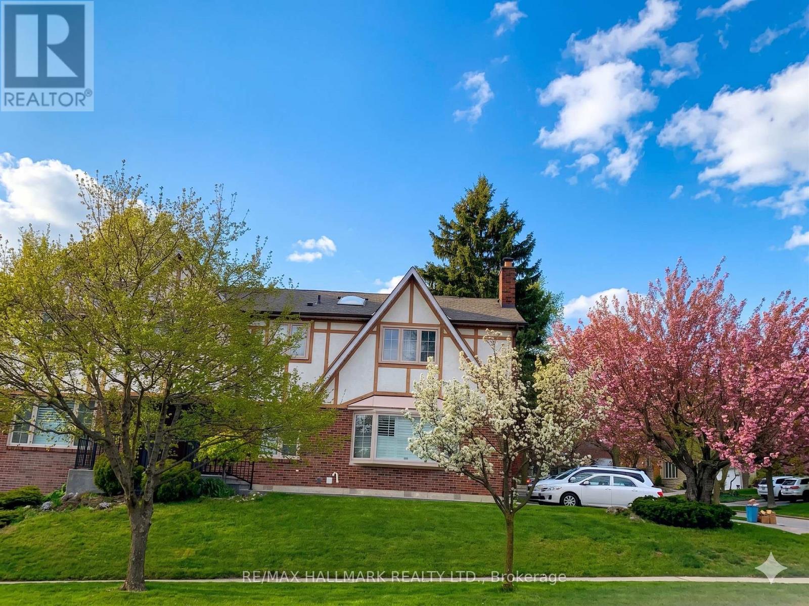 2 Butterfield Drive, Toronto, Ontario  M3A 2L8 - Photo 2 - C12990832