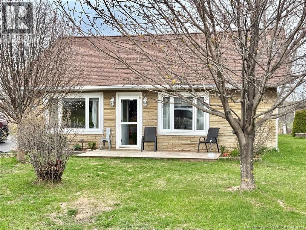 218 Rue Gagnon, Beresford, New Brunswick  E8K 1V3 - Photo 2 - NB139511