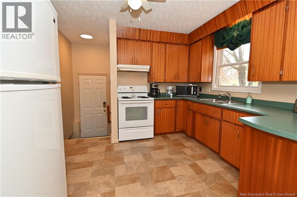 730 Irvine Street, Devon, New Brunswick  E3A 3E8 - Photo 7 - NB139403