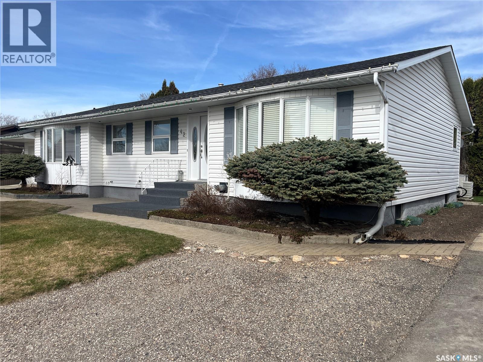 42 7th Street Ne, Wadena, Saskatchewan  S0A 4J0 - Photo 2 - SK036114