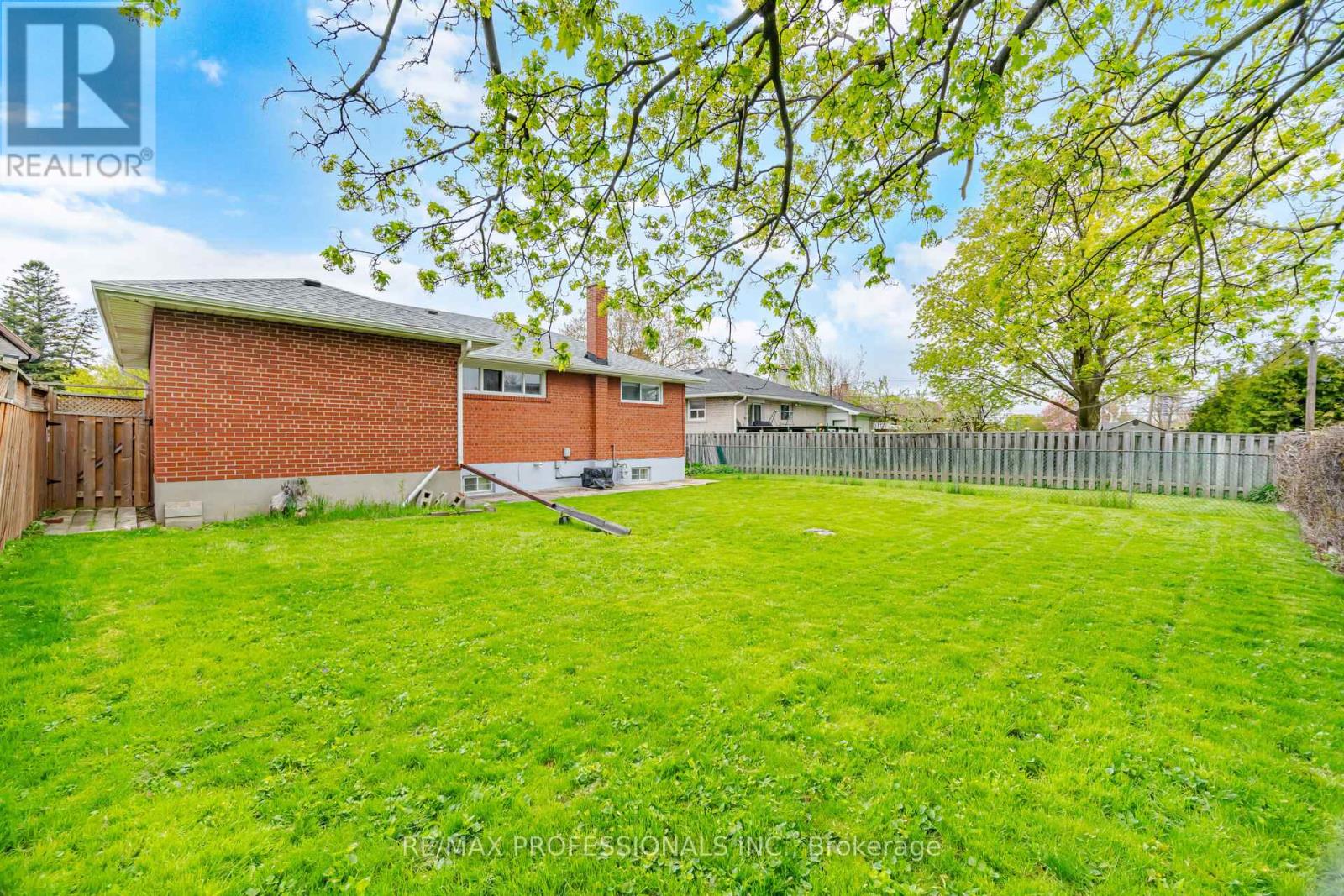 7 Pettit Drive, Toronto, Ontario  M9R 2W6 - Photo 45 - W13007172
