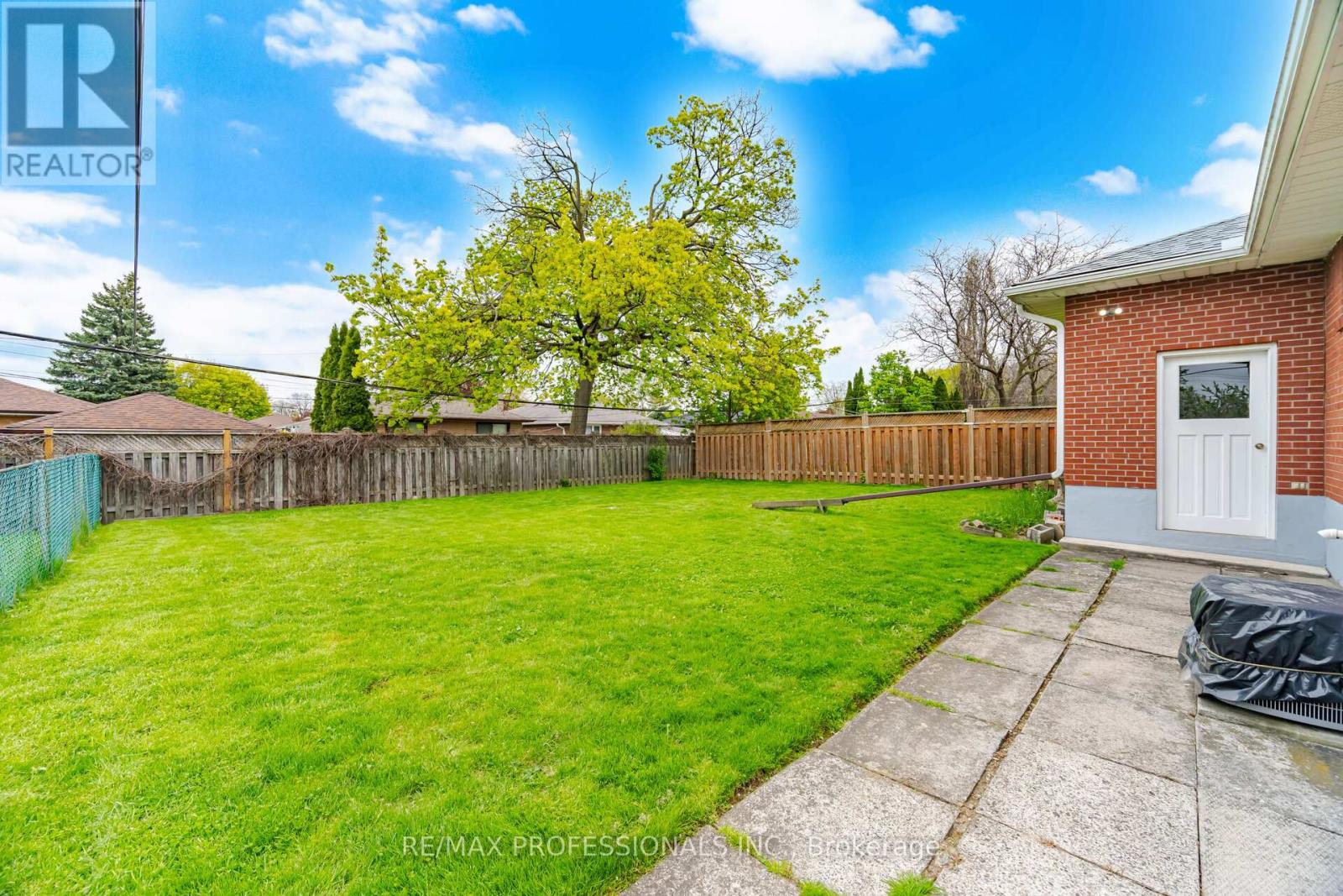 7 Pettit Drive, Toronto, Ontario  M9R 2W6 - Photo 42 - W13007172