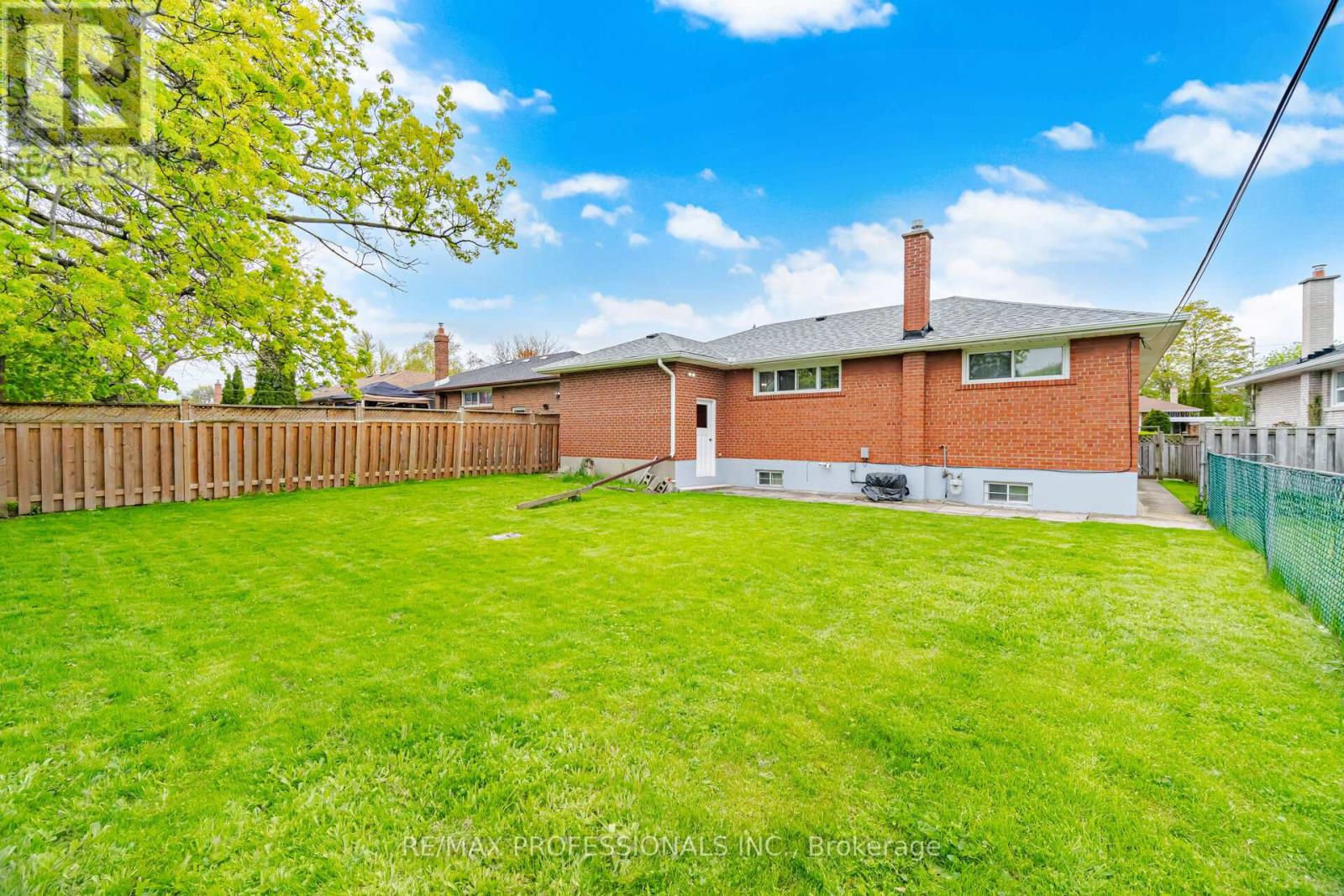7 Pettit Drive, Toronto, Ontario  M9R 2W6 - Photo 46 - W13007172