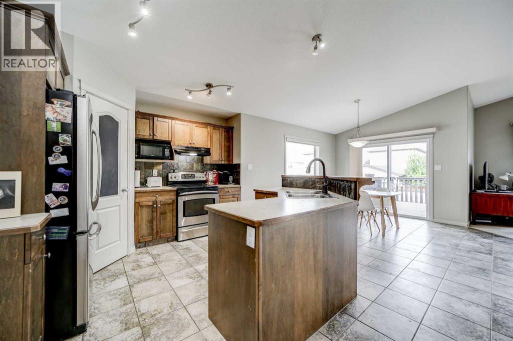29 Coalbanks Link W, Lethbridge, Alberta  T1J 4R8 - Photo 5 - A2311260
