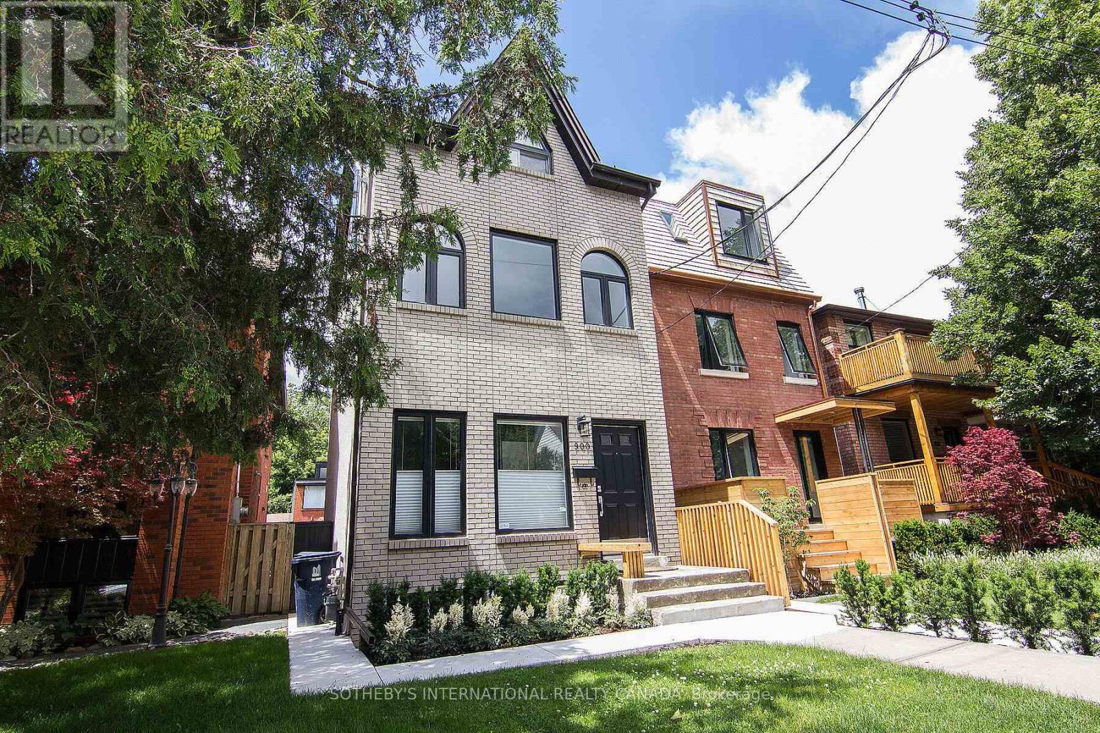 Main - 900 Manning Avenue, Toronto, Ontario  M6G 2X4 - Photo 1 - C13133446
