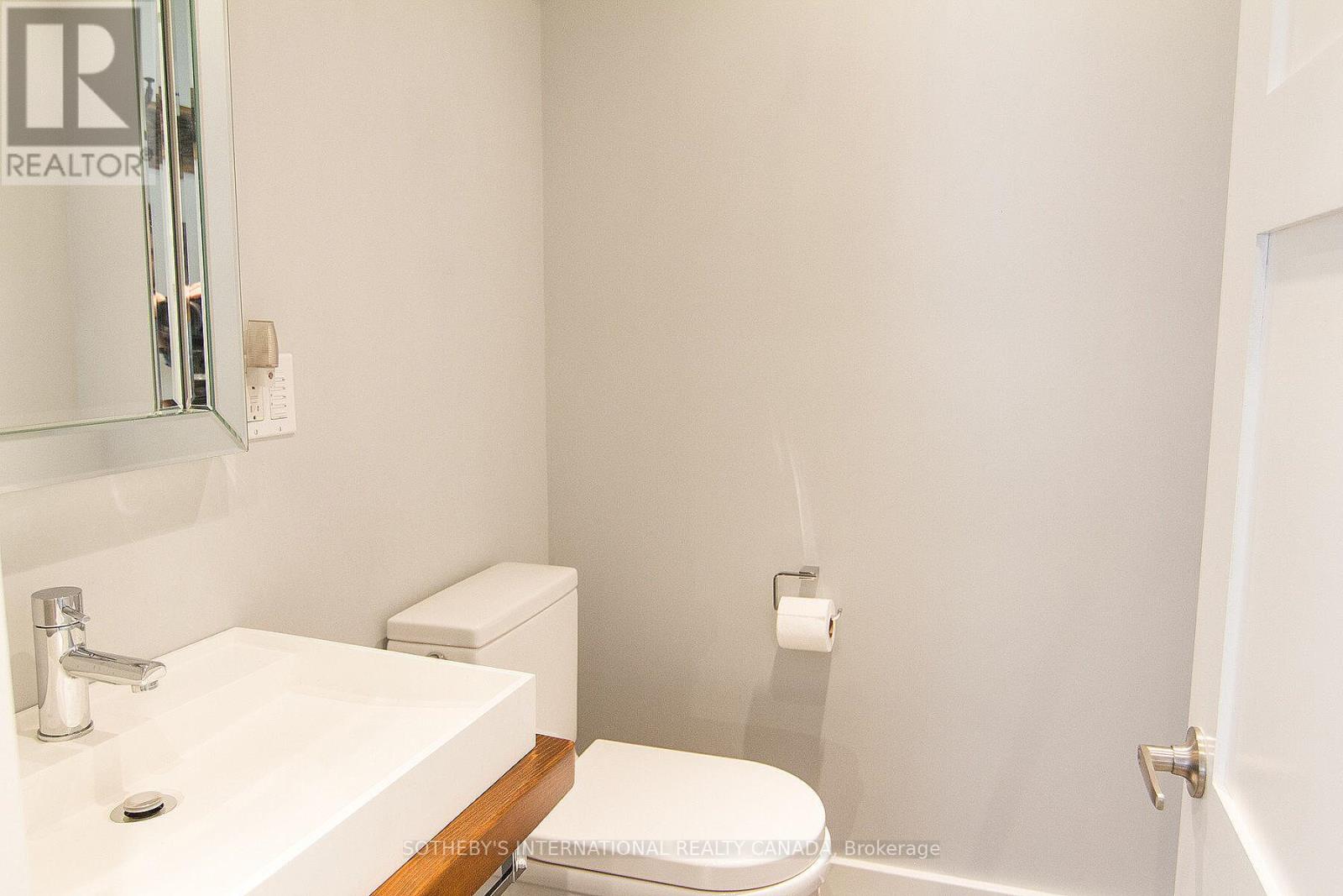 Main - 900 Manning Avenue, Toronto, Ontario  M6G 2X4 - Photo 10 - C13133446