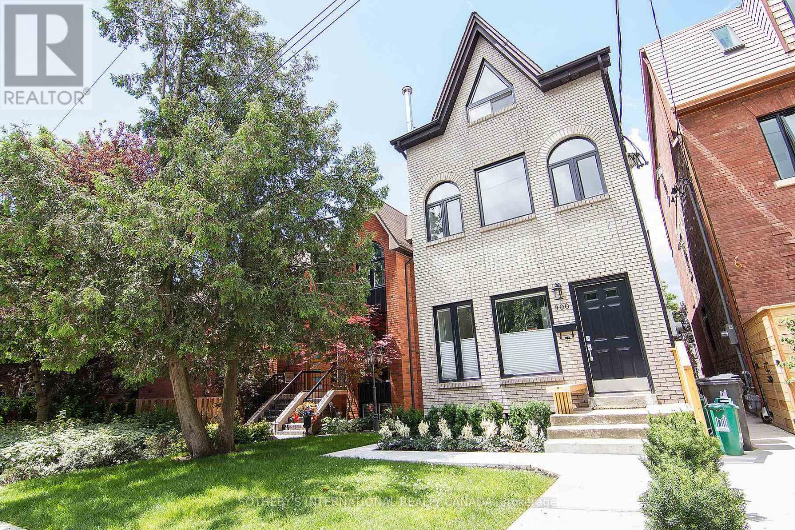 Main - 900 Manning Avenue, Toronto, Ontario  M6G 2X4 - Photo 2 - C13133446