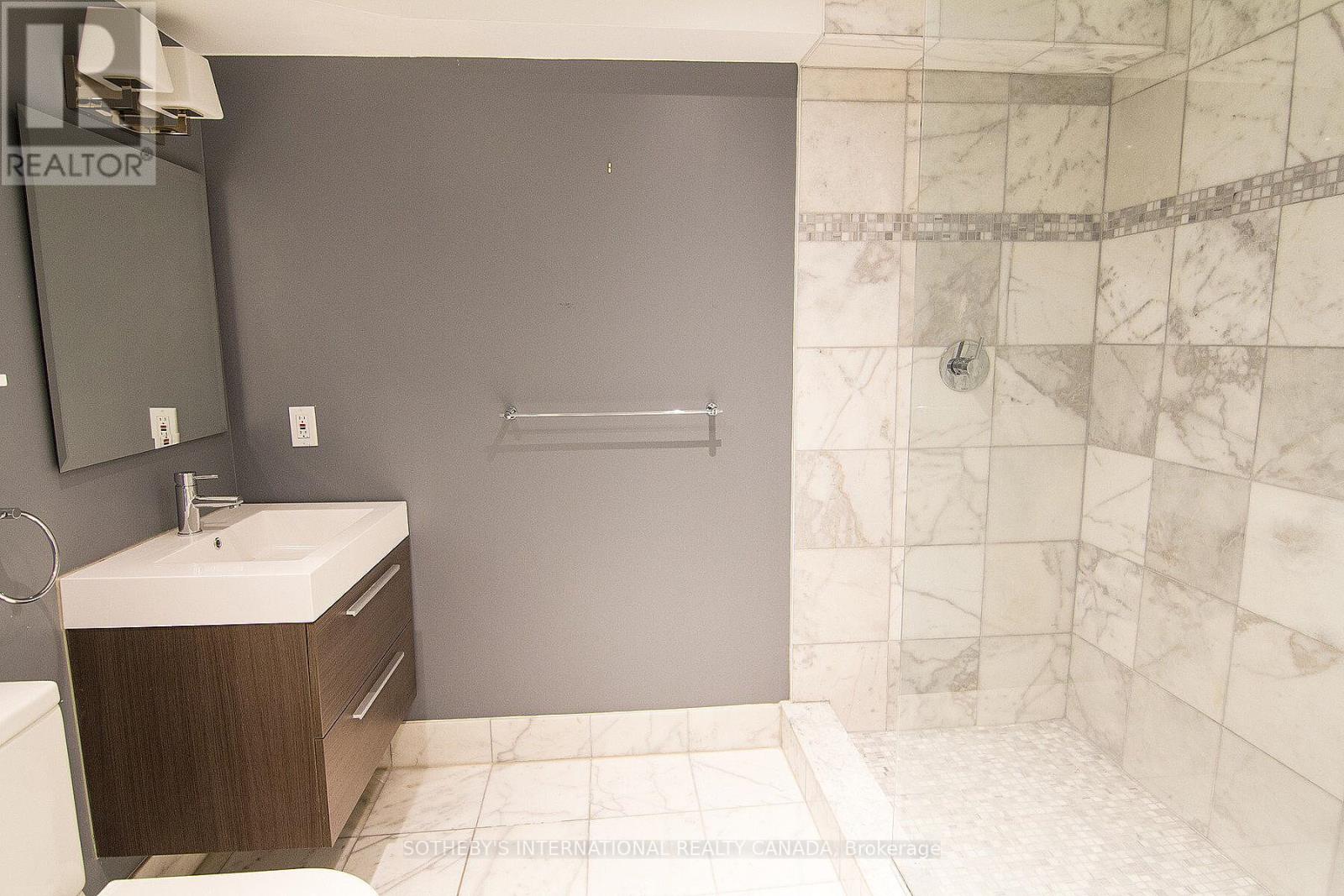Main - 900 Manning Avenue, Toronto, Ontario  M6G 2X4 - Photo 21 - C13133446