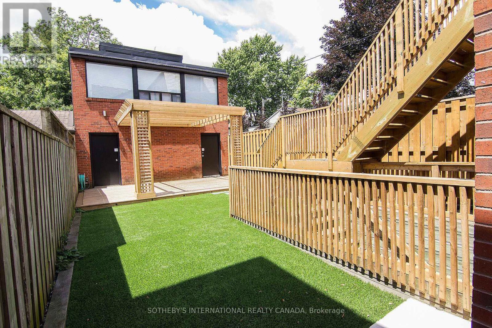 Main - 900 Manning Avenue, Toronto, Ontario  M6G 2X4 - Photo 25 - C13133446