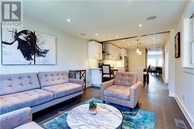 Main - 900 Manning Avenue, Toronto, Ontario  M6G 2X4 - Photo 3 - C13133446