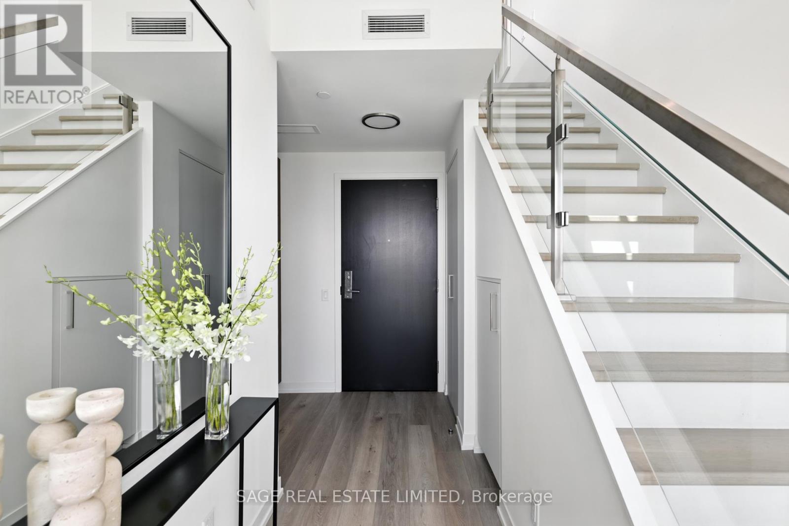 808 - 863 St Clair Avenue W, Toronto, Ontario  M6C 1C4 - Photo 8 - C13133454