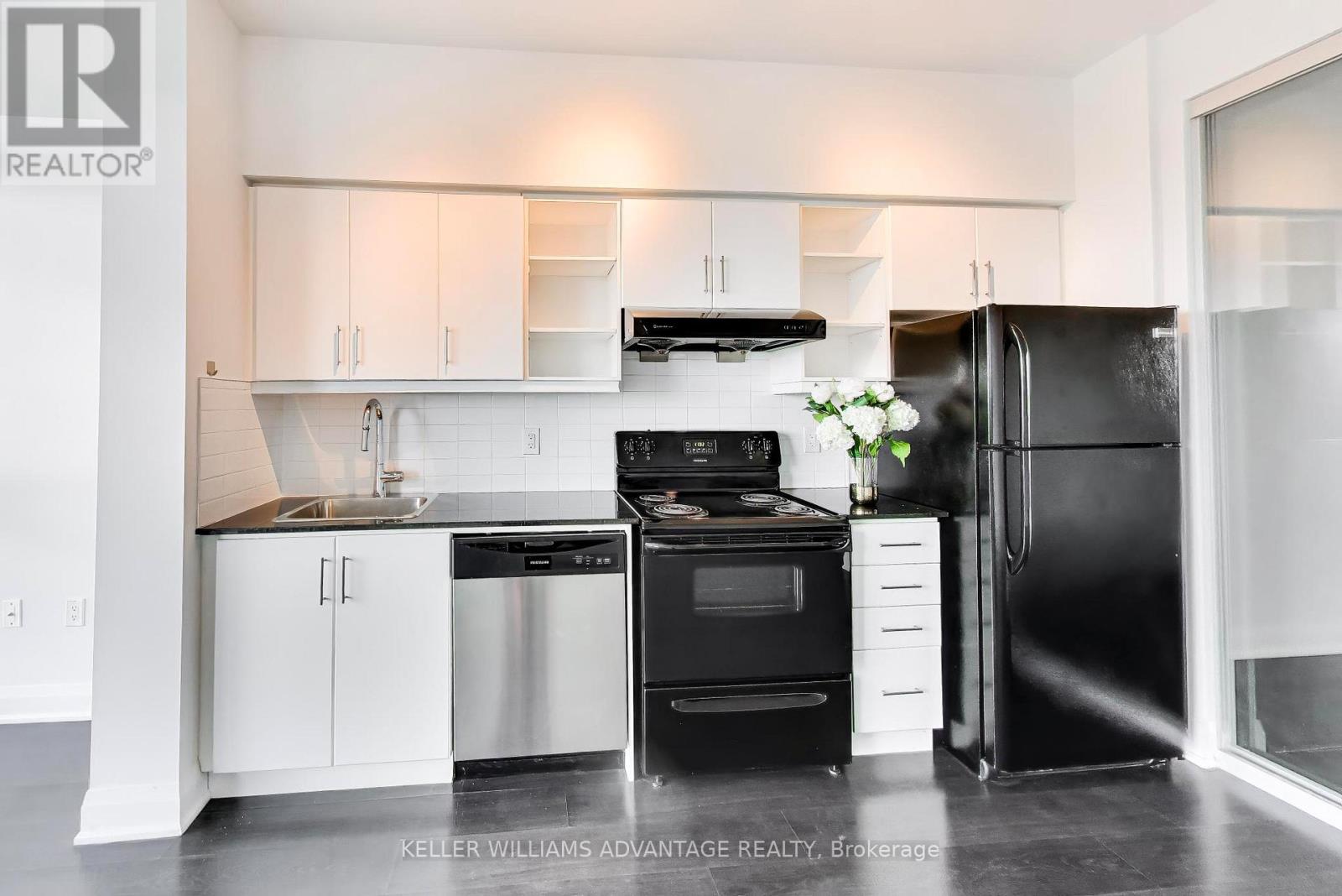 1718 - 160 Vanderhoof Avenue, Toronto, Ontario  M4G 0B7 - Photo 3 - C13133524