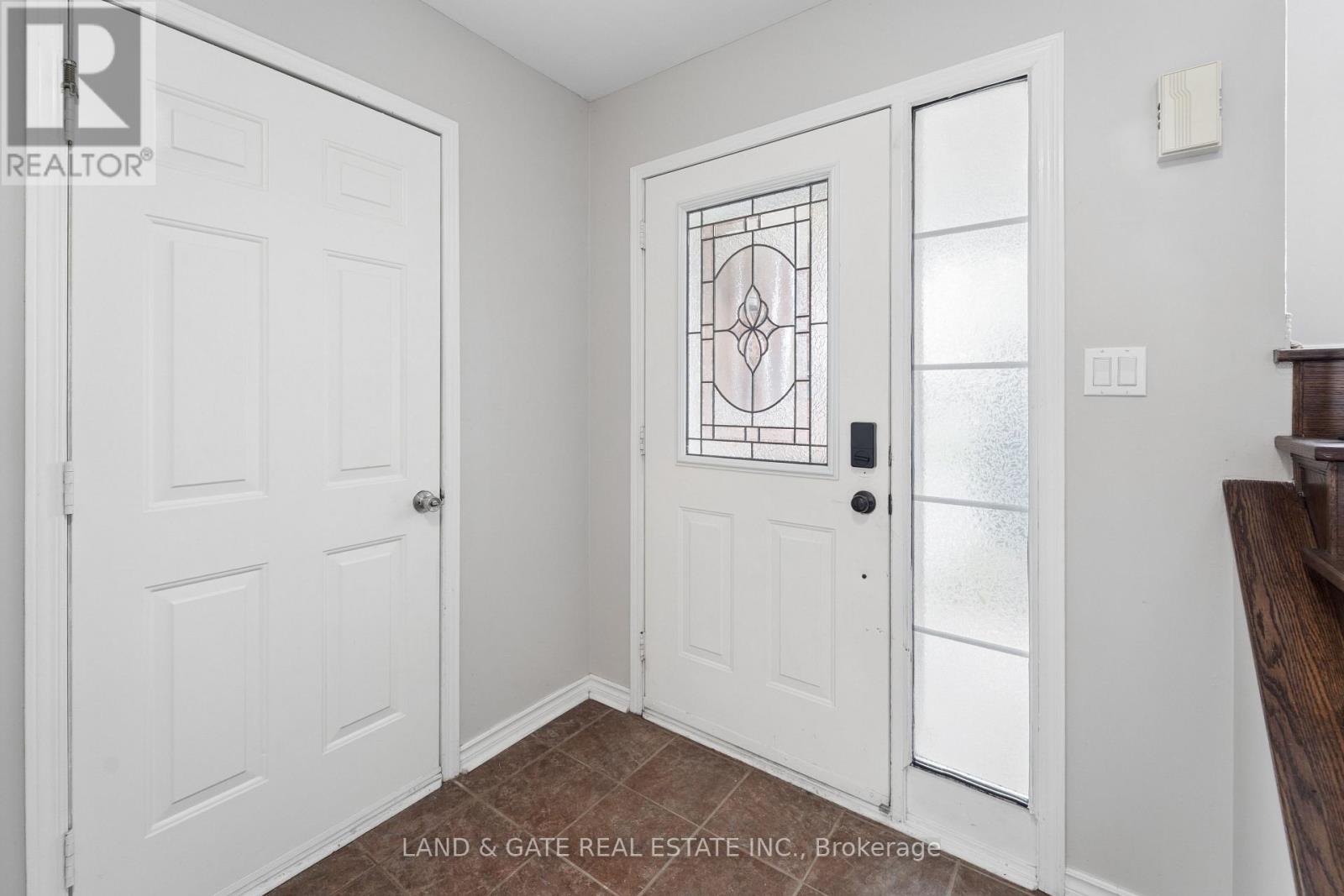 367 Concordia Court, Oshawa, Ontario  L1G 8C3 - Photo 6 - E13127488