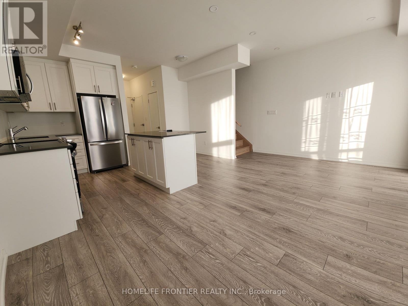 22 - 15 Lytham Green Circle, Newmarket, Ontario  L3Y 0H3 - Photo 10 - N13133442