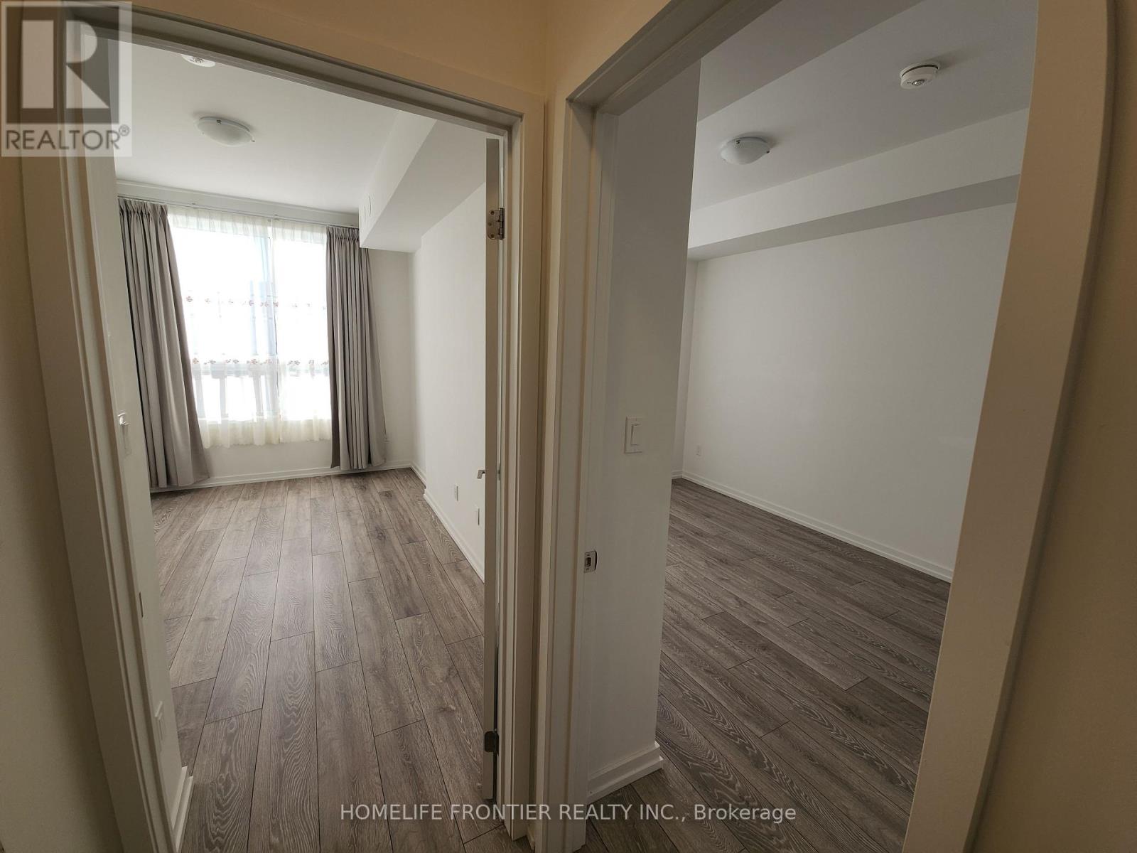 22 - 15 Lytham Green Circle, Newmarket, Ontario  L3Y 0H3 - Photo 5 - N13133442