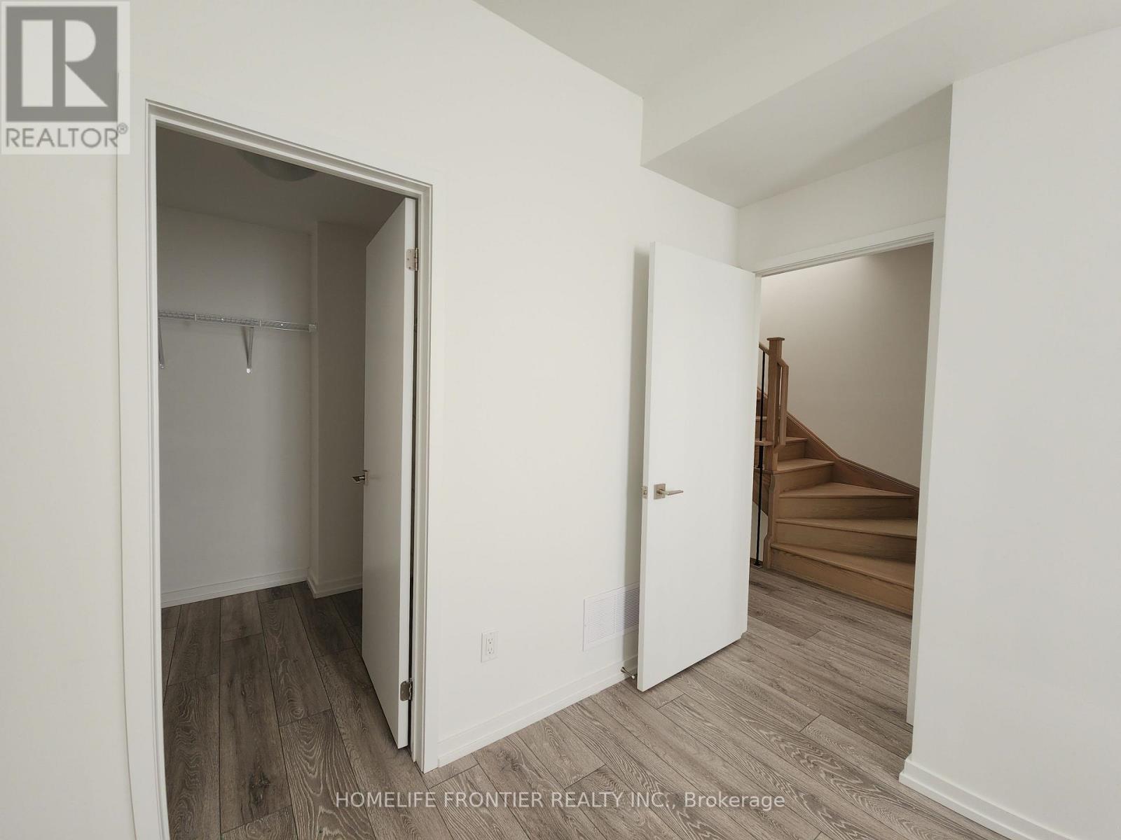 22 - 15 Lytham Green Circle, Newmarket, Ontario  L3Y 0H3 - Photo 6 - N13133442