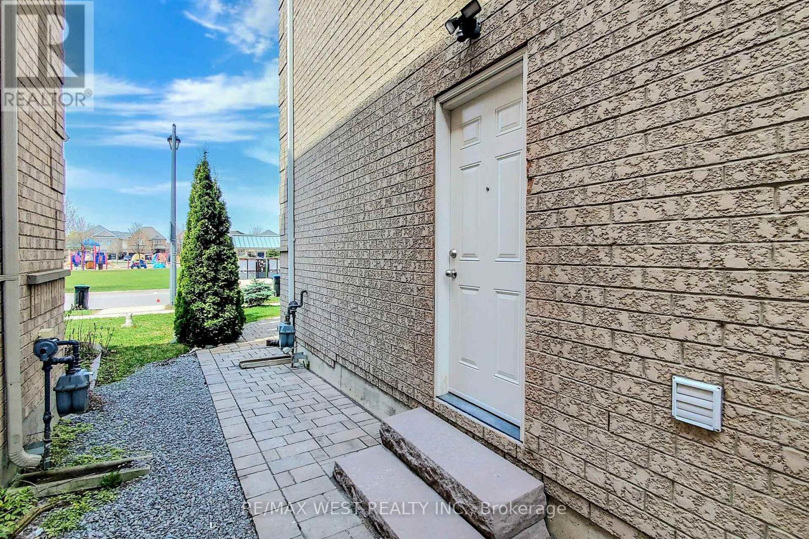 179 Summerlyn Trail, Bradford West Gwillimbury (Bradford), Ontario  L3Z 0E2 - Photo 5 - N13133570