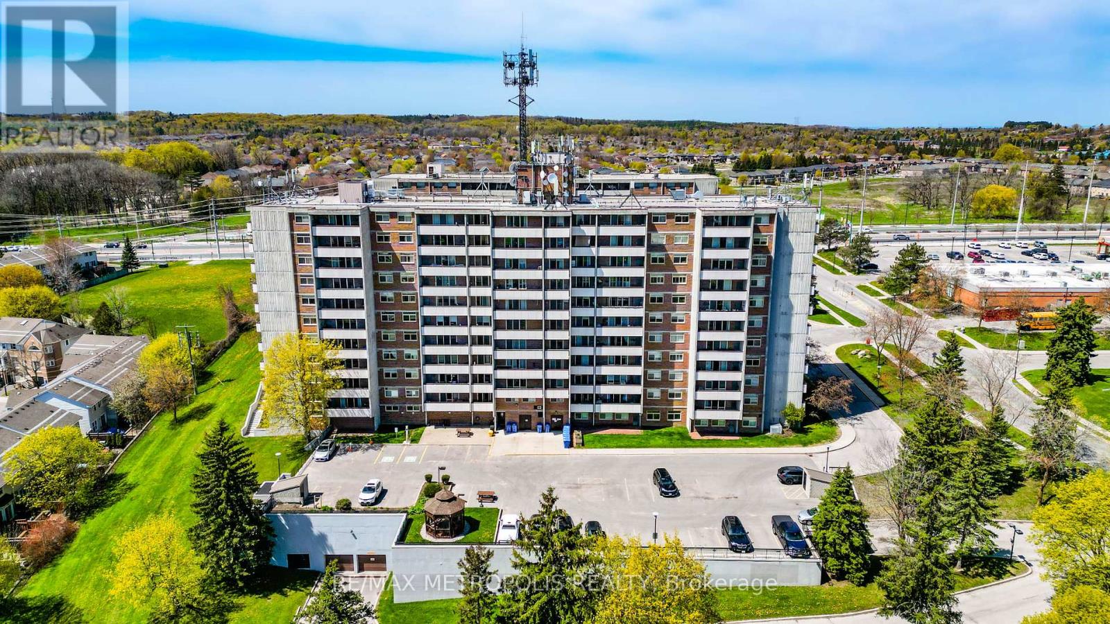 1010 - 40 William Roe Boulevard, Newmarket, Ontario  L3Y 5N4 - Photo 2 - N13133772