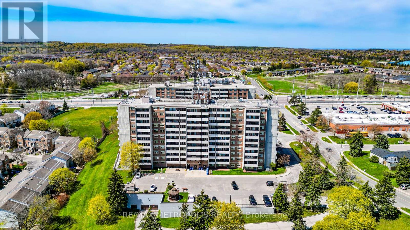 1010 - 40 William Roe Boulevard, Newmarket, Ontario  L3Y 5N4 - Photo 3 - N13133772