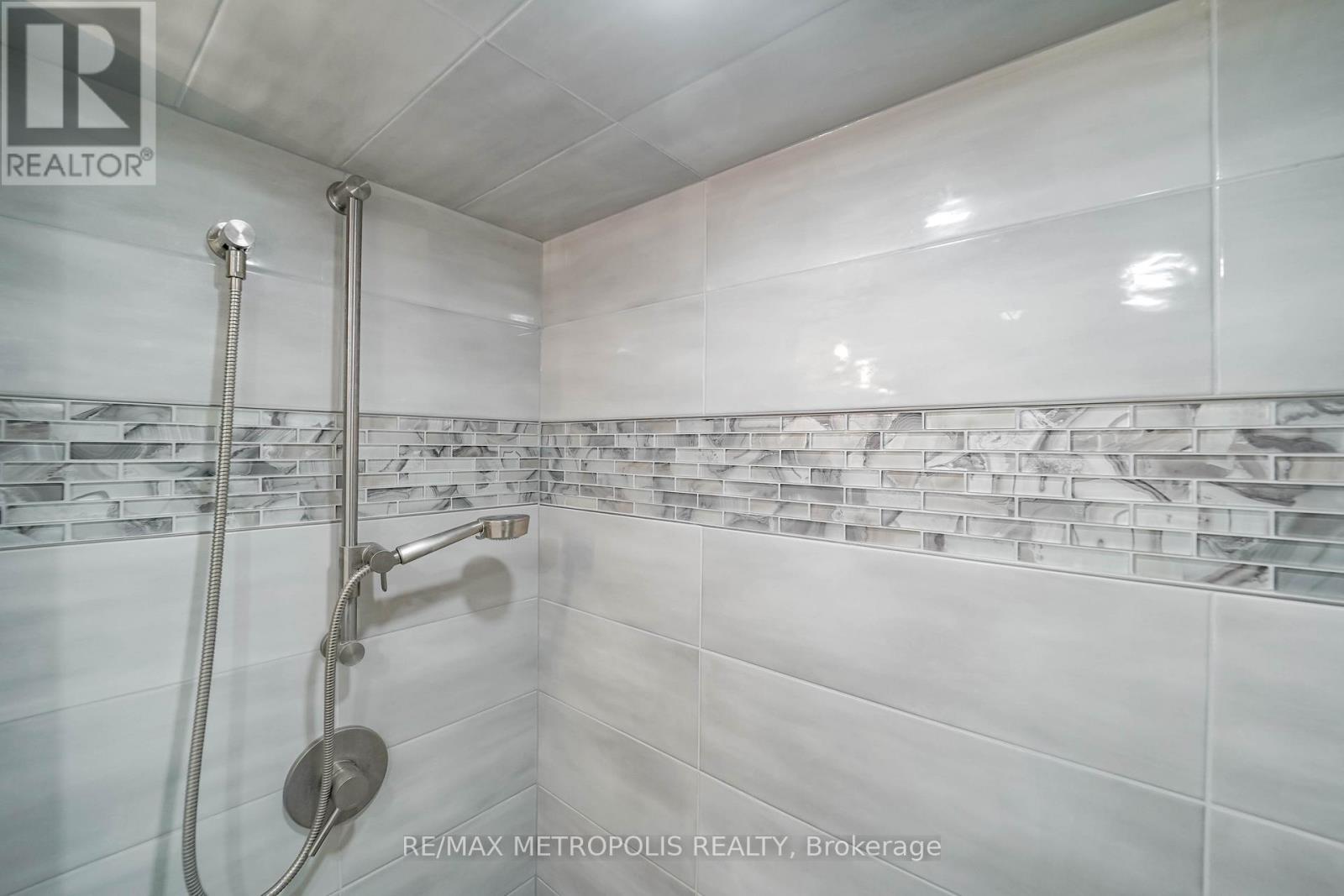 1010 - 40 William Roe Boulevard, Newmarket, Ontario  L3Y 5N4 - Photo 37 - N13133772
