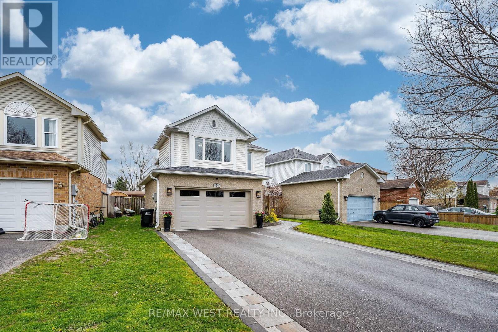 5 Moir Crescent, Barrie (Painswick North), Ontario  L4N 8B6 - Photo 2 - S13133534