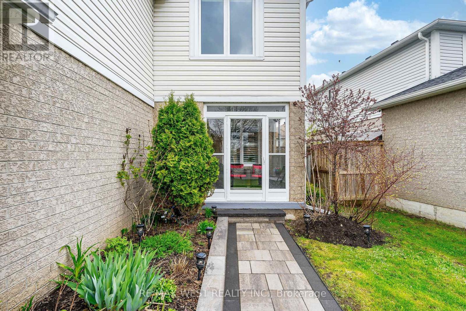 5 Moir Crescent, Barrie (Painswick North), Ontario  L4N 8B6 - Photo 4 - S13133534