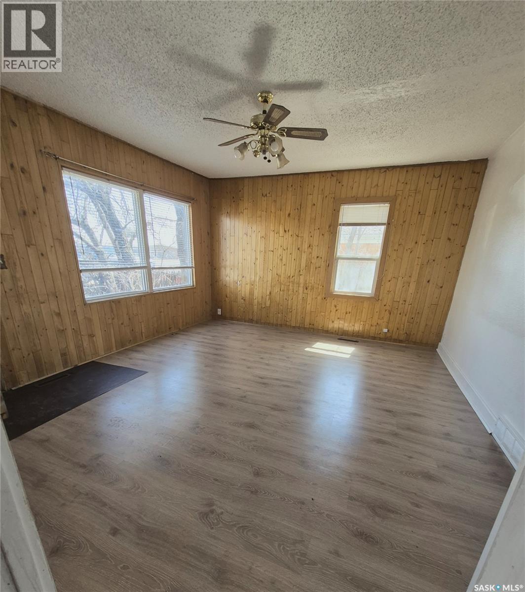 407 3rd Street E, Meadow Lake, Saskatchewan  S9X 1H7 - Photo 2 - SK029157