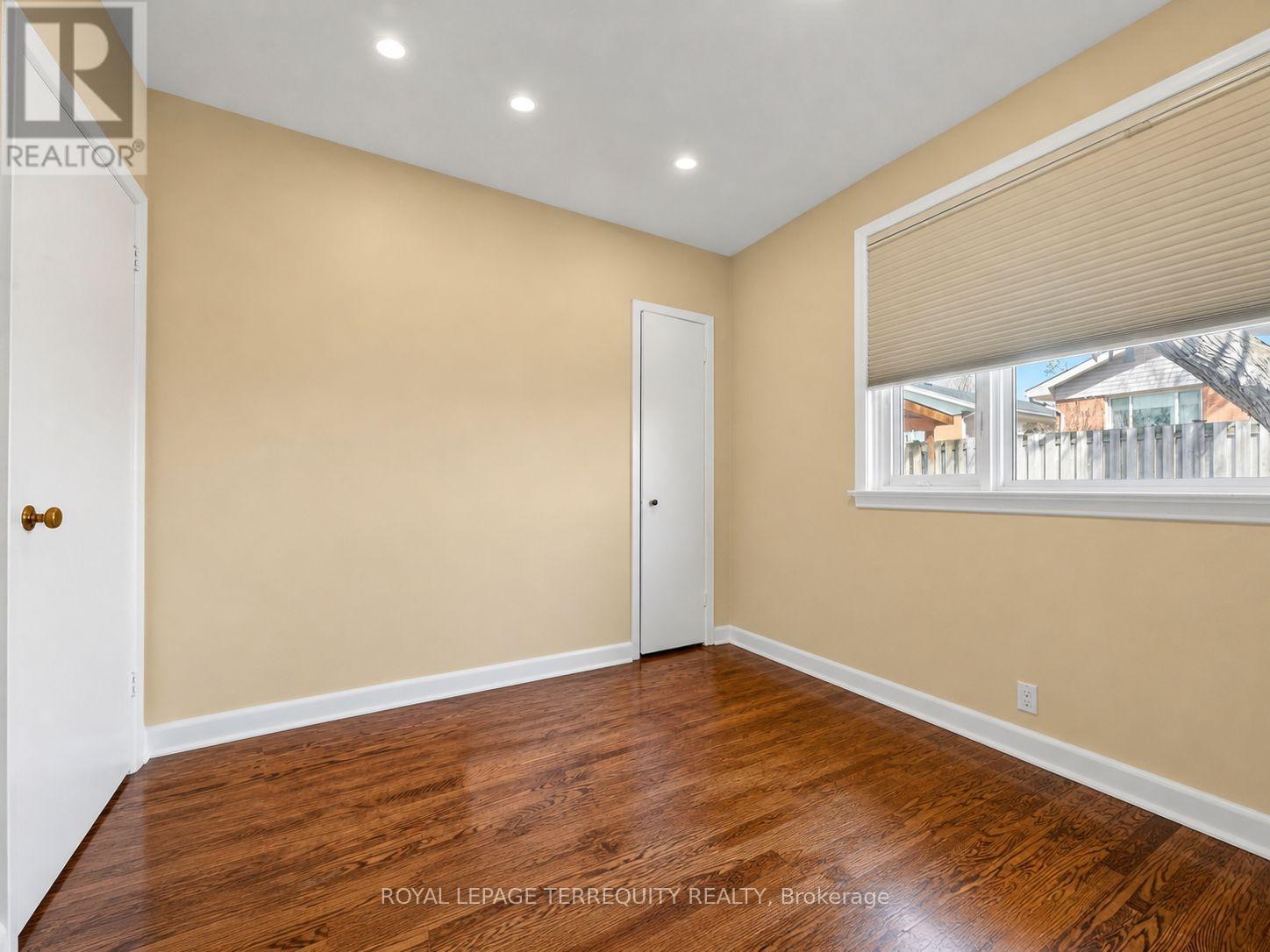 Upper - 14 Hedges Boulevard, Toronto, Ontario  M9B 3C2 - Photo 13 - W13072794