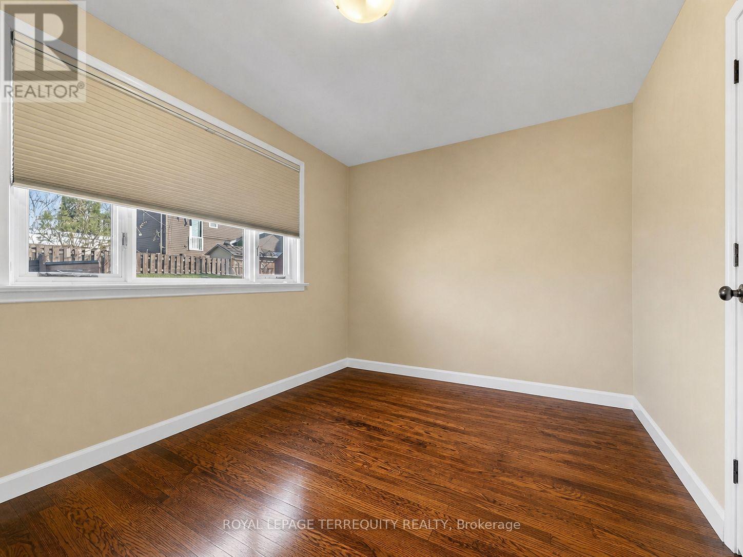 Upper - 14 Hedges Boulevard, Toronto, Ontario  M9B 3C2 - Photo 14 - W13072794