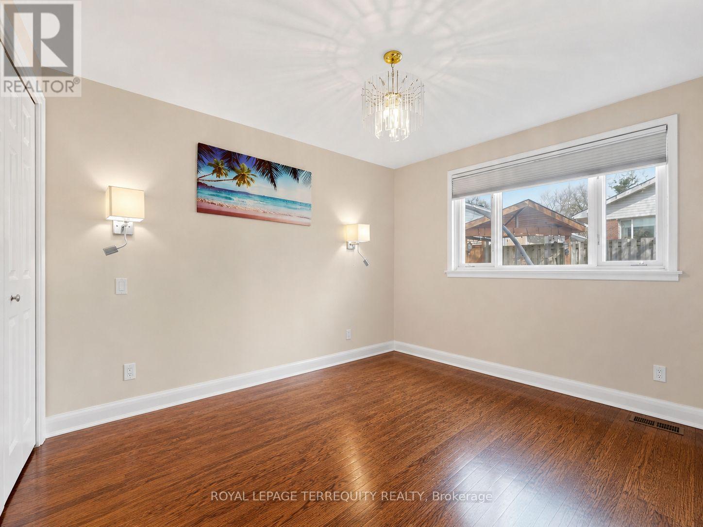 Upper - 14 Hedges Boulevard, Toronto, Ontario  M9B 3C2 - Photo 15 - W13072794