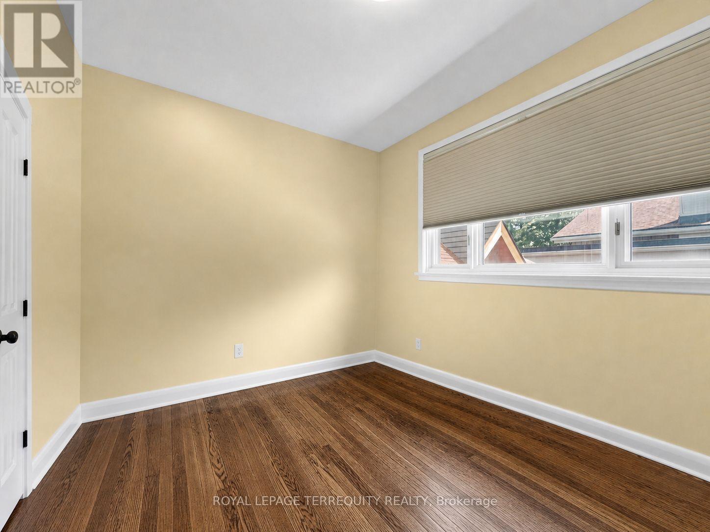 Upper - 14 Hedges Boulevard, Toronto, Ontario  M9B 3C2 - Photo 18 - W13072794