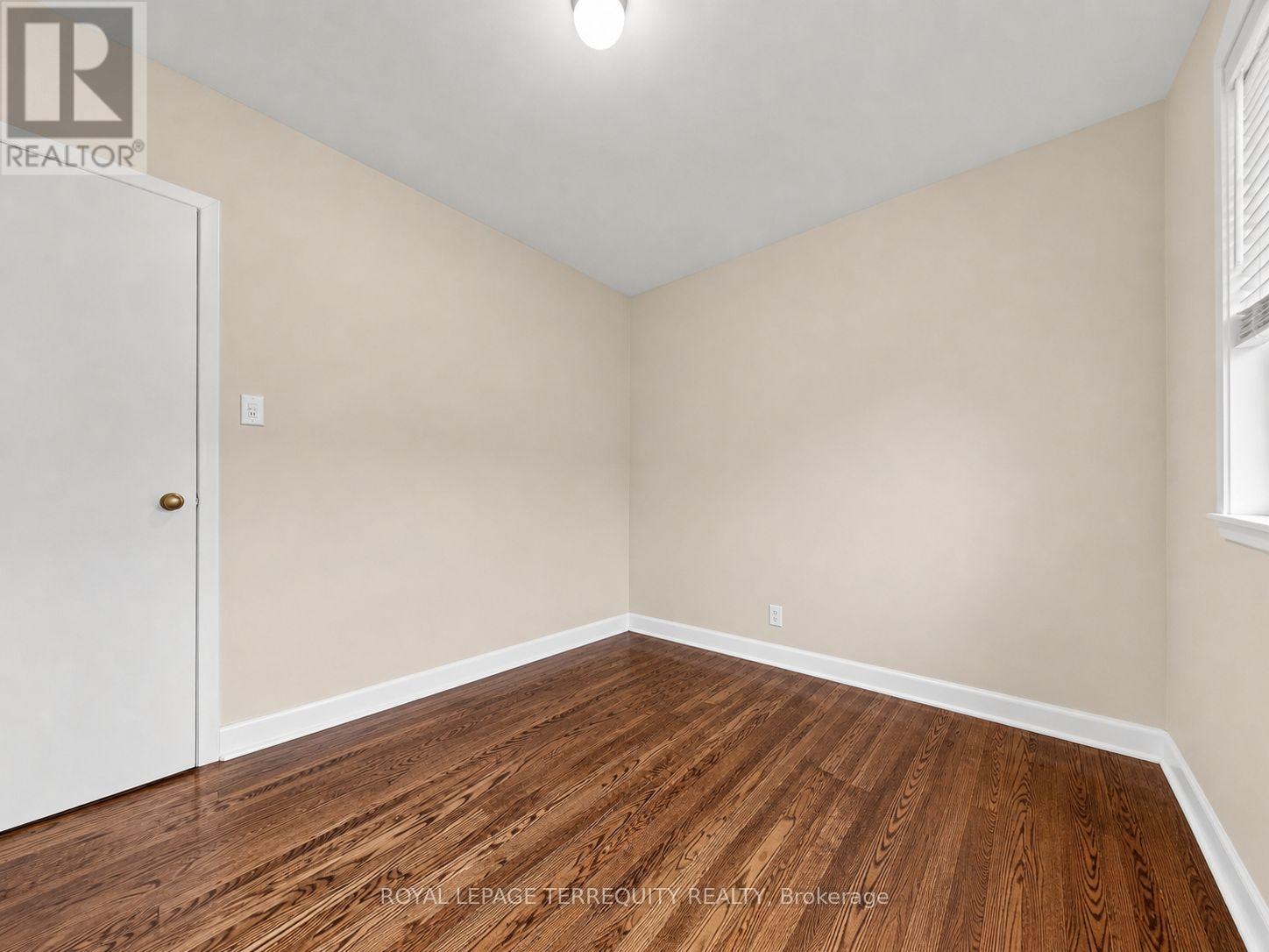 Upper - 14 Hedges Boulevard, Toronto, Ontario  M9B 3C2 - Photo 19 - W13072794