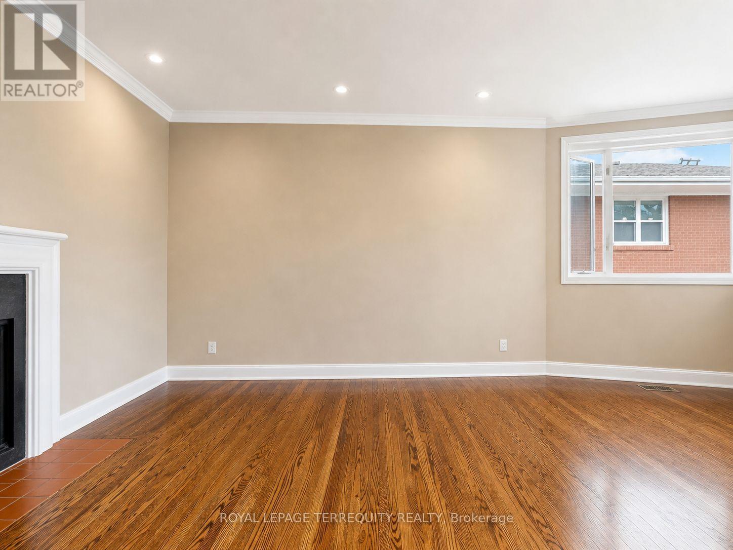 Upper - 14 Hedges Boulevard, Toronto, Ontario  M9B 3C2 - Photo 21 - W13072794