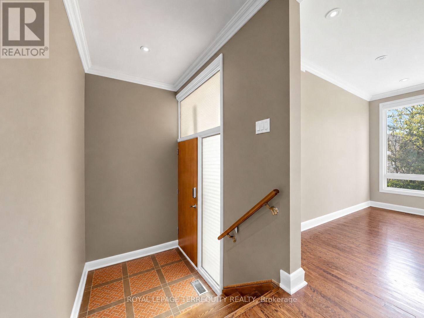 Upper - 14 Hedges Boulevard, Toronto, Ontario  M9B 3C2 - Photo 4 - W13072794