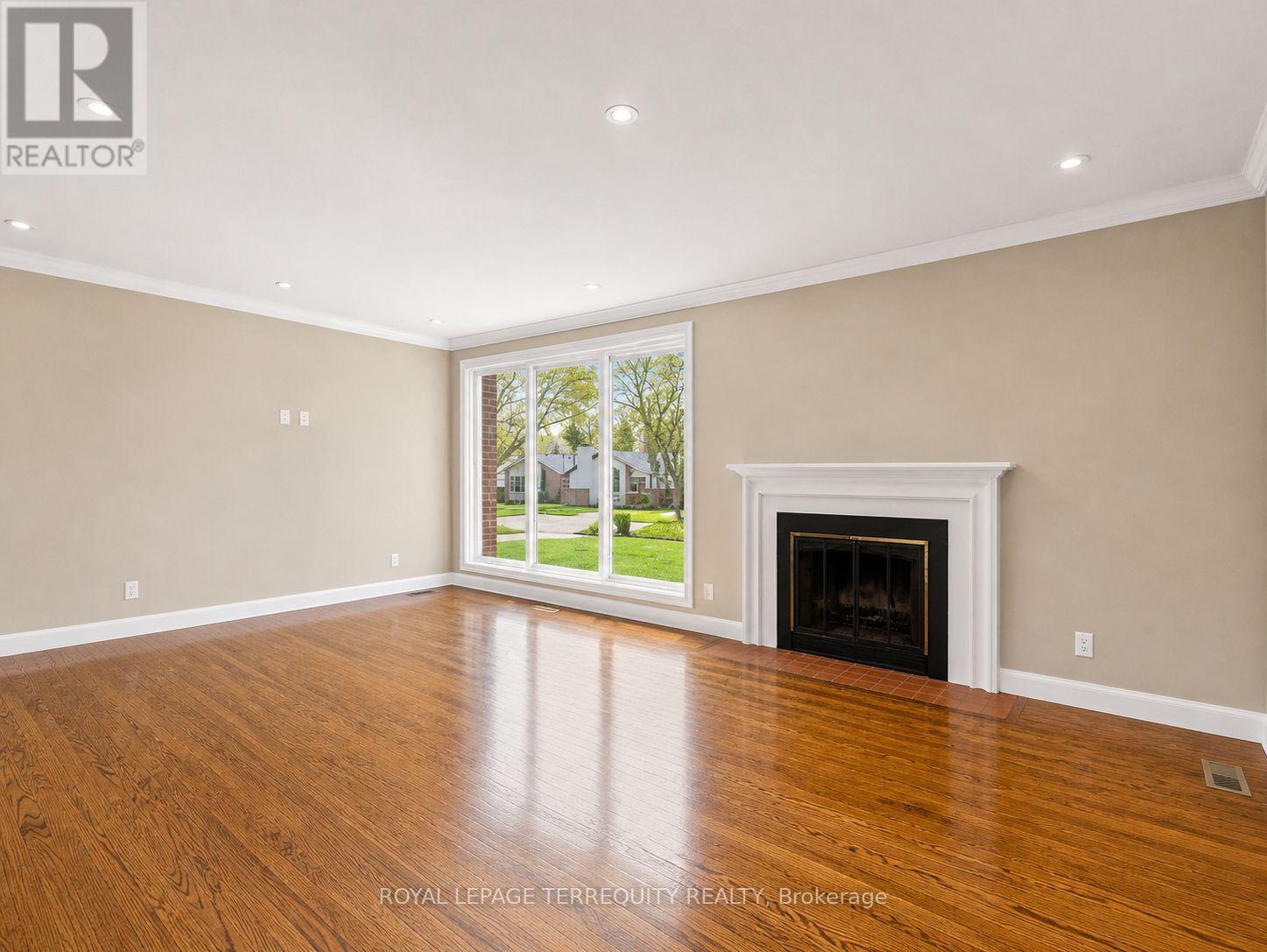 Upper - 14 Hedges Boulevard, Toronto, Ontario  M9B 3C2 - Photo 6 - W13072794