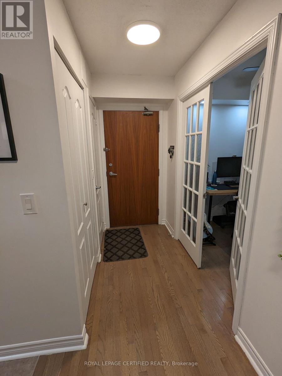 1410 - 1 Elm Drive W, Mississauga, Ontario  L5B 4M1 - Photo 3 - W13133366