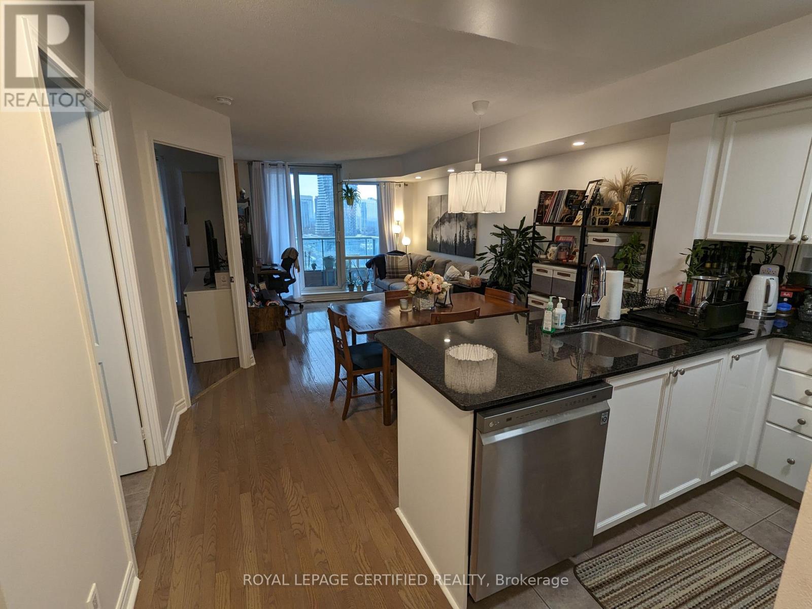 1410 - 1 Elm Drive W, Mississauga, Ontario  L5B 4M1 - Photo 5 - W13133366