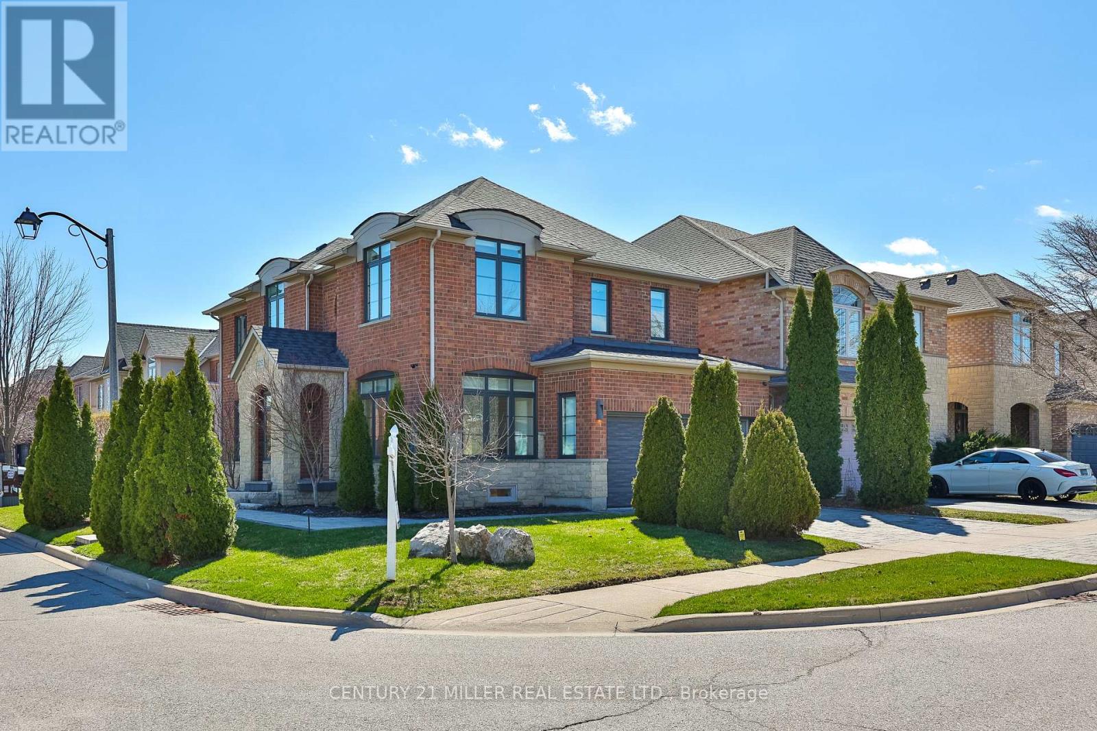 2252 Dewsbury Drive, Oakville, Ontario  L6M 0A6 - Photo 1 - W13133410