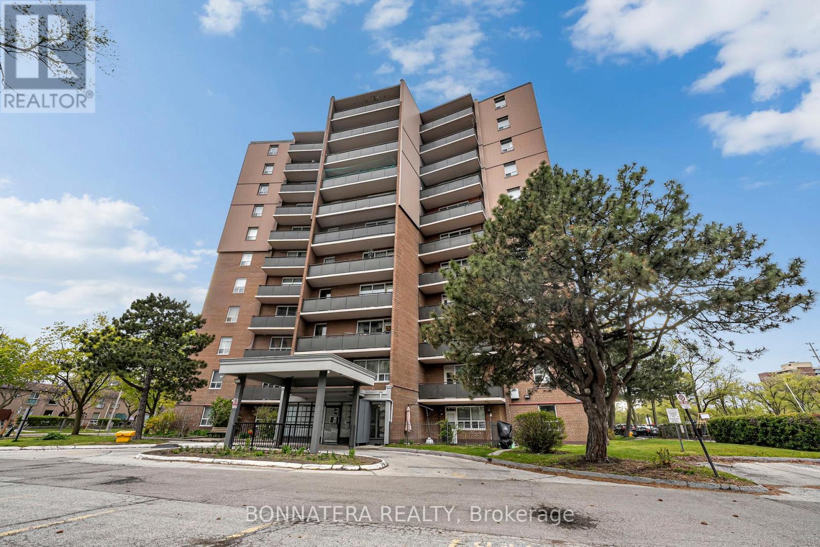 905 - 3065 QUEEN FREDERICA DRIVE, Mississauga, Ontario