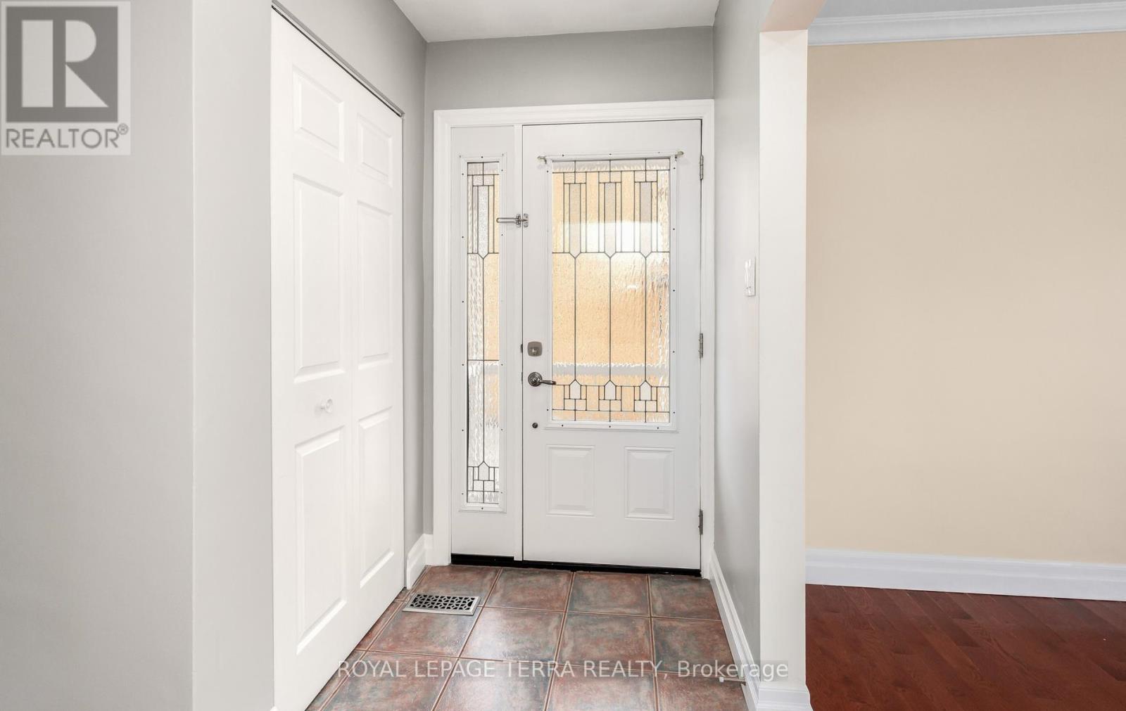 2475 Brookhurst Road, Mississauga, Ontario  L5J 1R4 - Photo 4 - W13133480