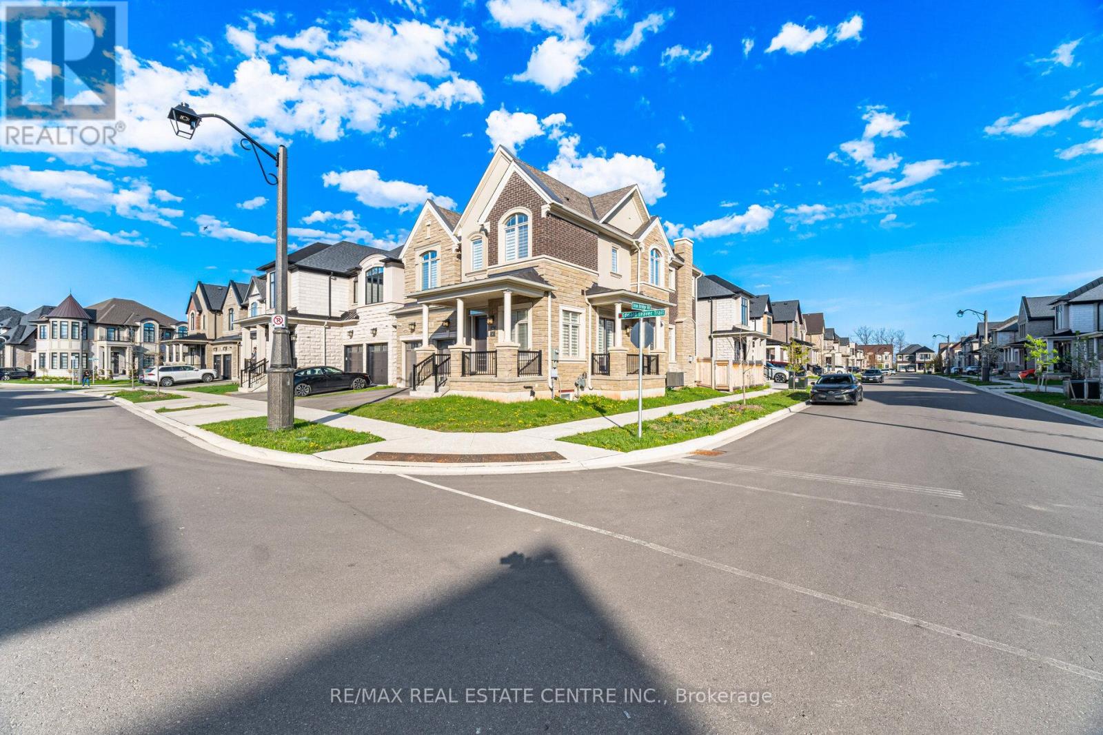 2380 Edward Leaver Trail, Oakville, Ontario  L6M 5M7 - Photo 2 - W13133496