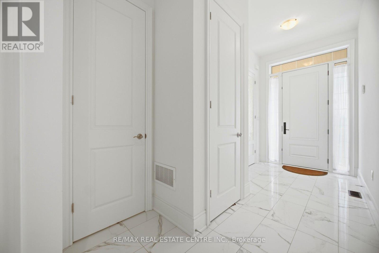 2380 Edward Leaver Trail, Oakville, Ontario  L6M 5M7 - Photo 4 - W13133496