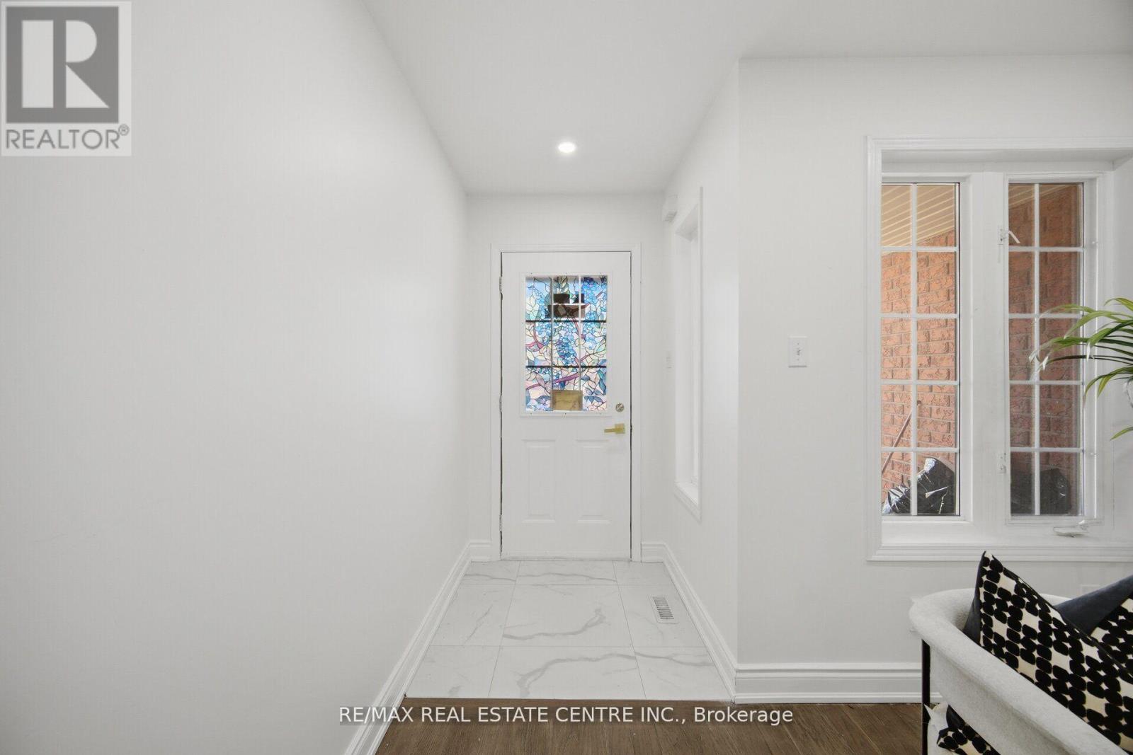 23 Brucewood Road, Brampton, Ontario  L6R 3N1 - Photo 4 - W13133540