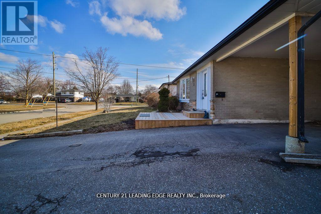 3 Crombie Place, Halton Hills, Ontario  L7G 1K1 - Photo 5 - W13133562