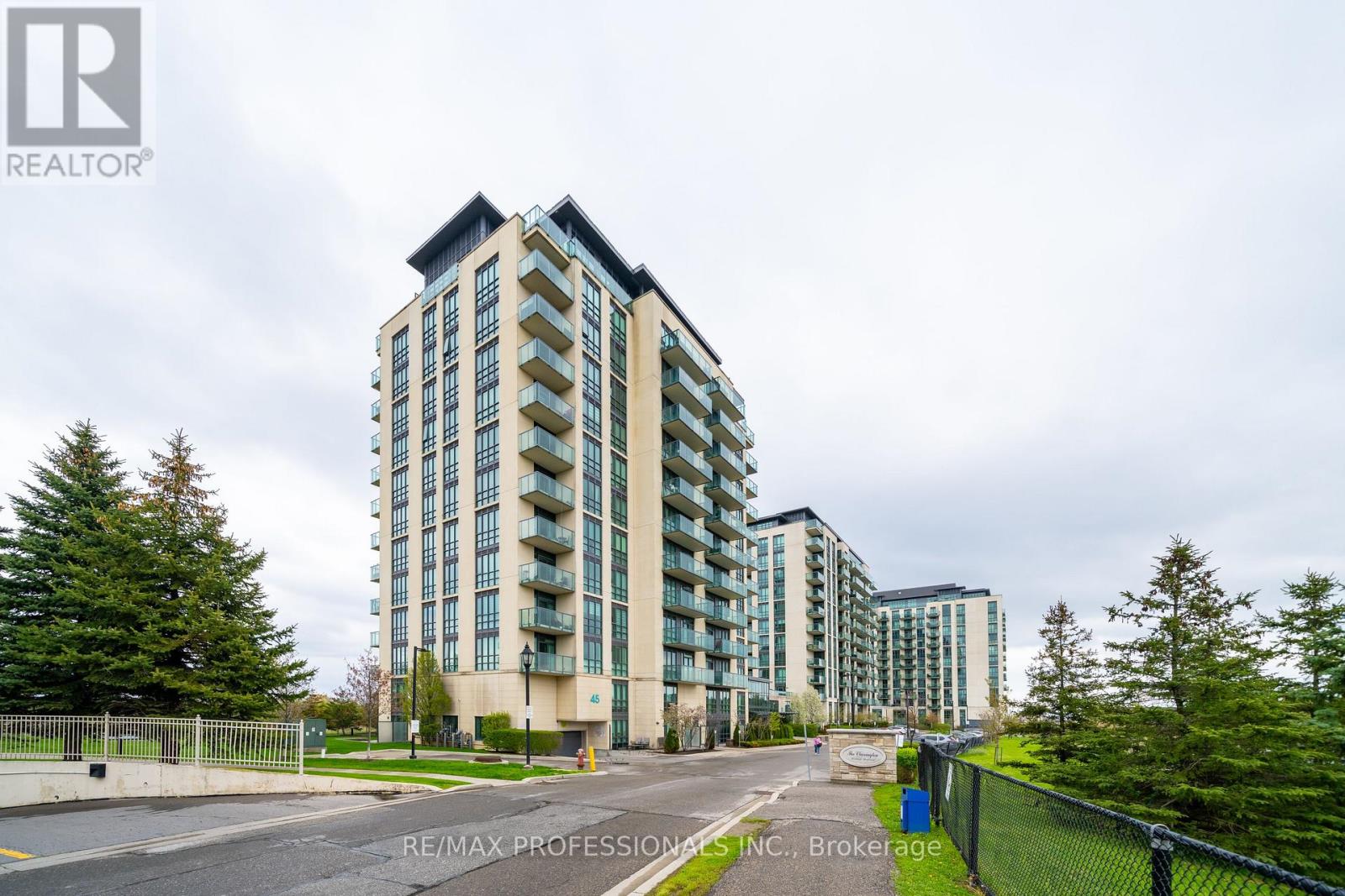 307 - 45 Yorkland Boulevard, Brampton, Ontario  L6P 4B4 - Photo 2 - W13133652