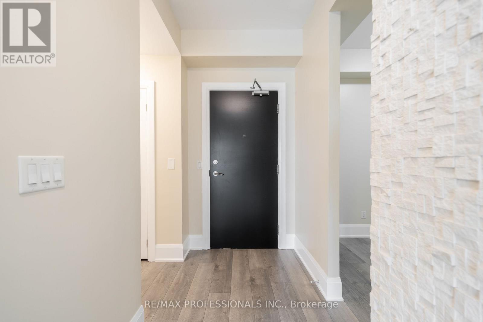 307 - 45 Yorkland Boulevard, Brampton, Ontario  L6P 4B4 - Photo 4 - W13133652
