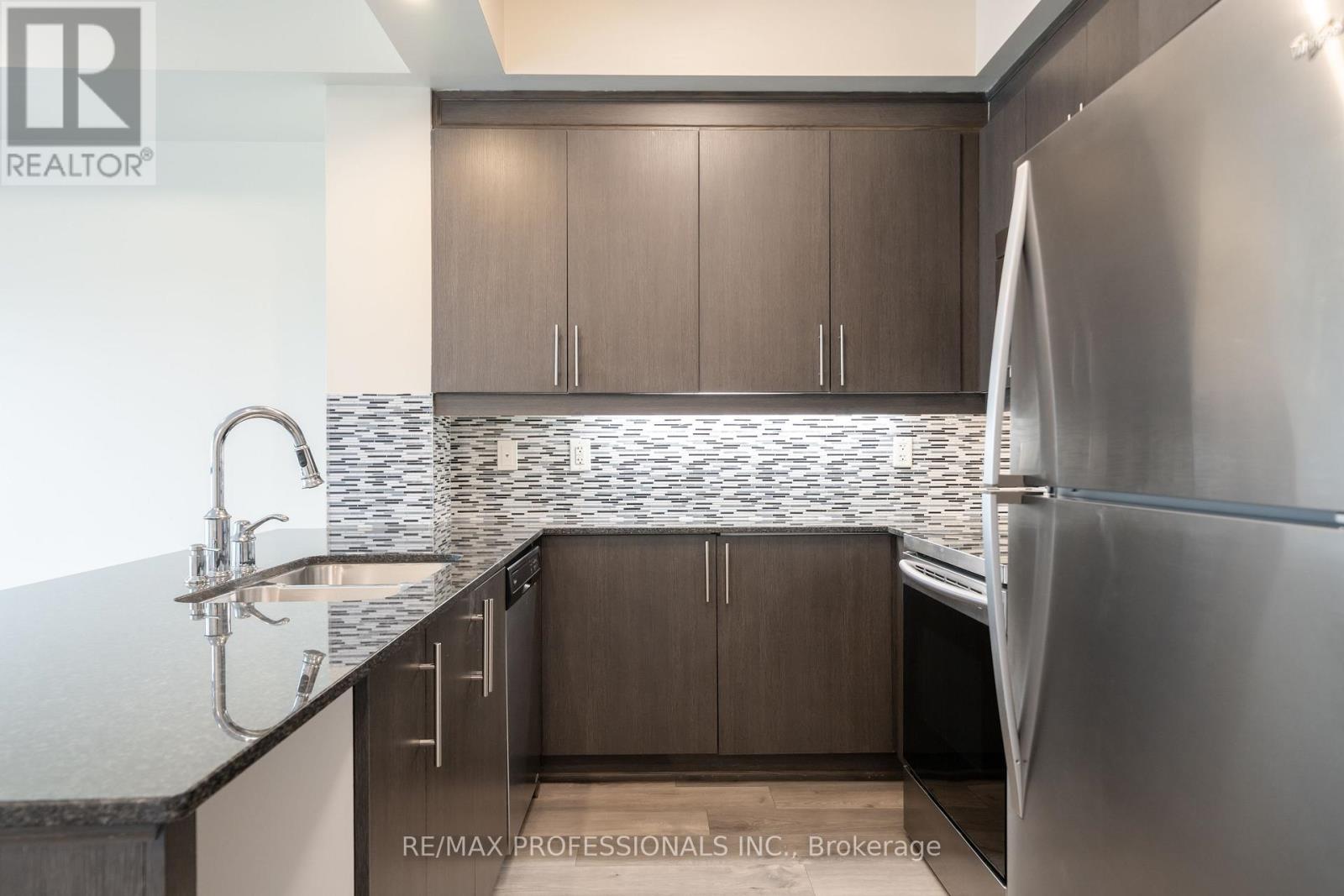 307 - 45 Yorkland Boulevard, Brampton, Ontario  L6P 4B4 - Photo 6 - W13133652
