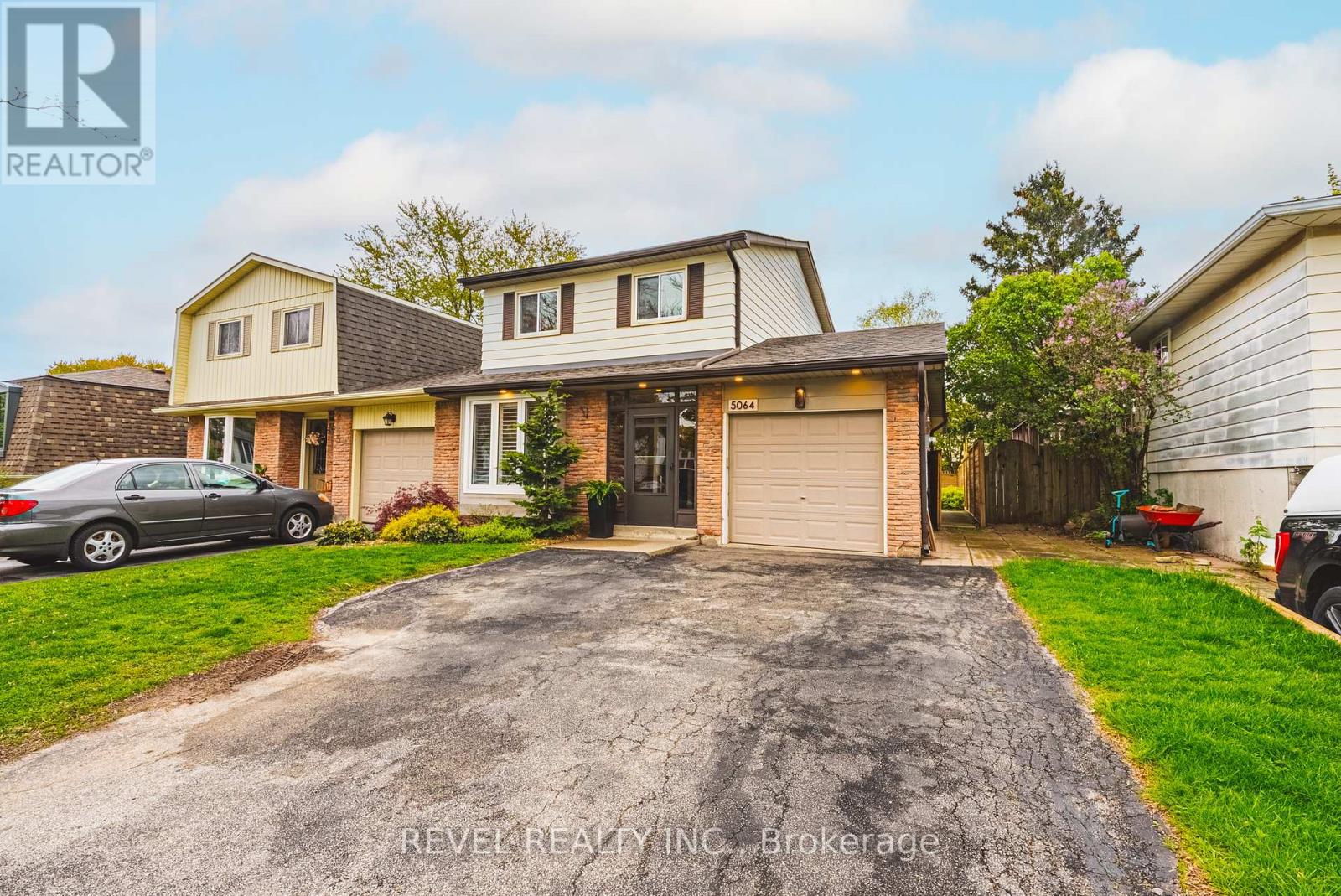 5064 Brady Avenue, Burlington, Ontario  L7L 3X6 - Photo 1 - W13133758