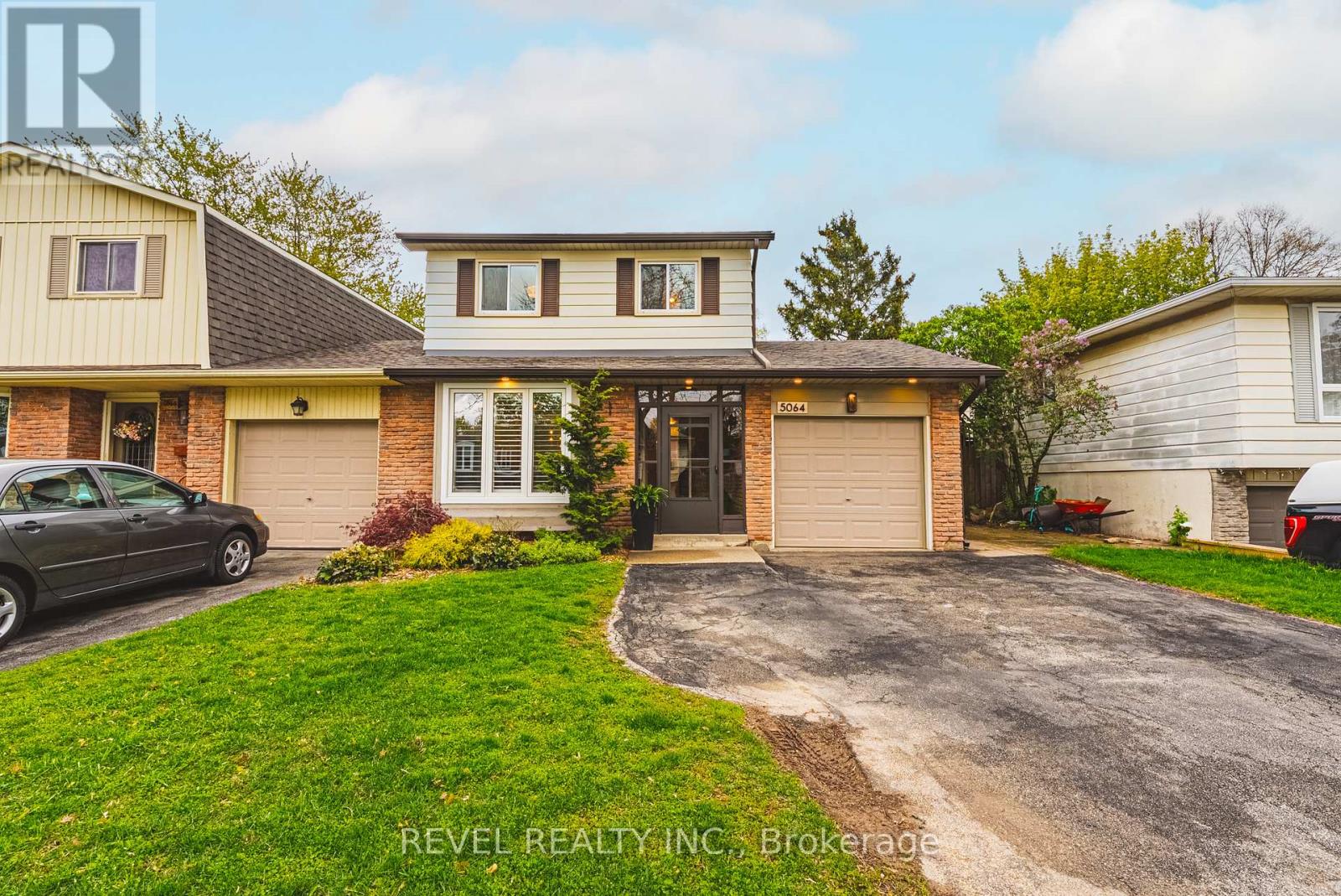 5064 Brady Avenue, Burlington, Ontario  L7L 3X6 - Photo 2 - W13133758